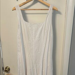 Chic White Floral Maxi Dress